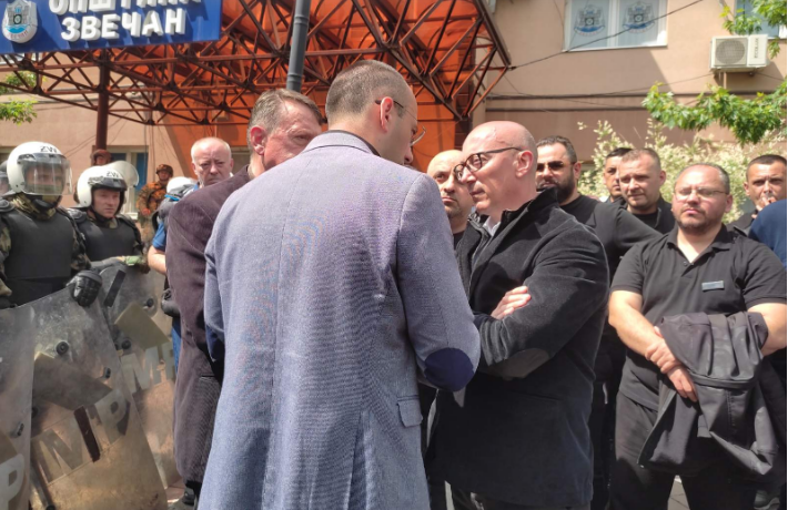 Protestuesit serbë i “zbutin” kërkesat ndaj KFOR-it, kjo është kërkesa e tyre ndaj amerikanëve