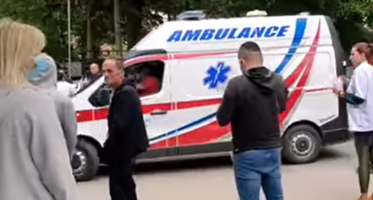 Situatë e rëndë në Zveçan: Nisen tri ambulanca, dëgjohen shpërthime