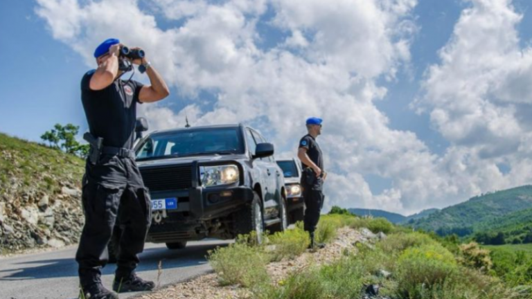Dyshimet për riinsaltimin e policisë serbe në veri, flasin nga EULEX