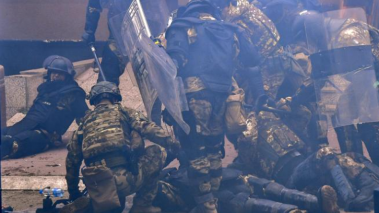 NATO reagon ashpër pas lëndimit të dhjetëra pjesëtarëve të KFOR-it nga serbët