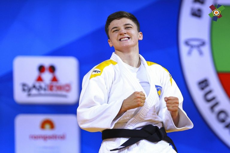 Laura kualifikohet në çerekfinale të Botërorit