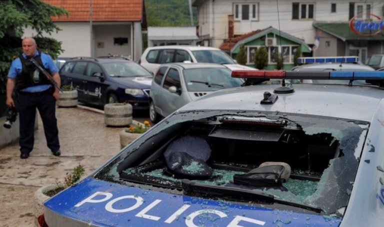 Sulmohet me shok-bomba stacioni policor në Mitrovicën e Veriut