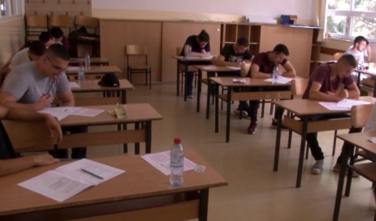 Sot mbahet provimi i maturës shtetërore