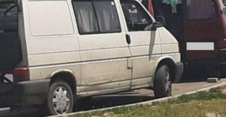 Shoferët e furgonëve në Mitrovicë kapen për udhëtarë, kërcënohet dhe sulmohet 36-vjeçari