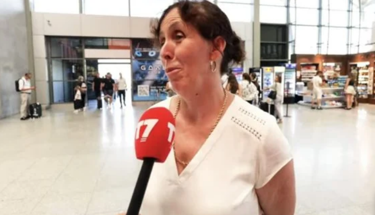 Nëna nuk i mban lotët derisa pret djalin në aeroport: Kur largohen fëmija, s’ka ma vështirë për prindin