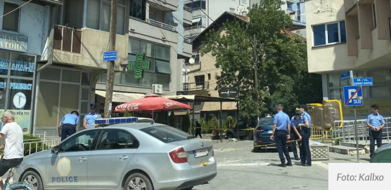 Policia ‘e lidh’ të dyshuarin që theri me thikë 47-vjeçarin në Mitrovicë, dërgohet në mbajtje