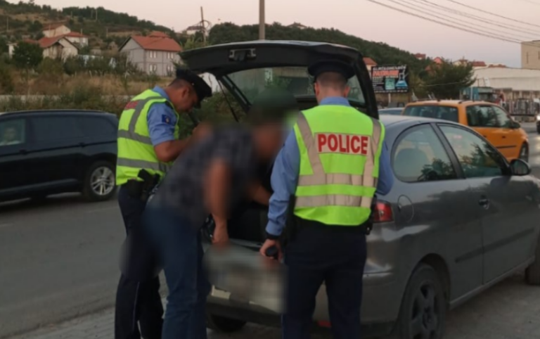 Policia vazhdon “Goditjen” në Mitrovicë, gjen shtatë revole e 12 thika