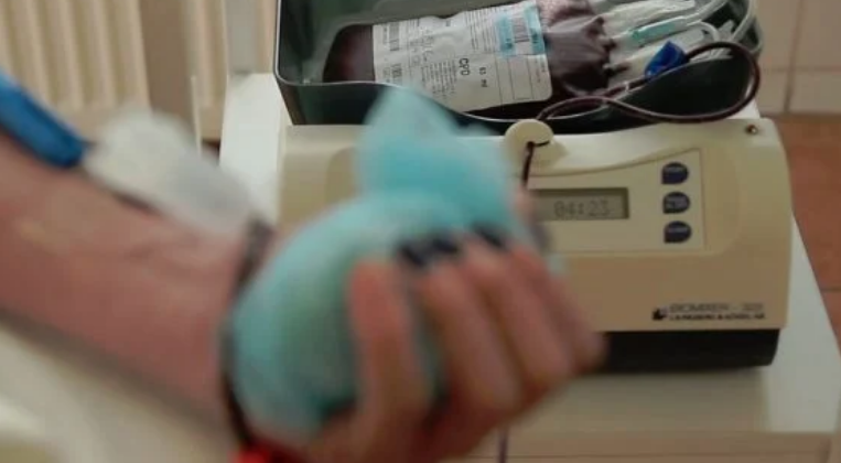 Klinikat po operojnë me “rezervat e fundit” të gjakut