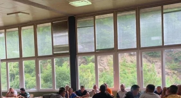 Pamje nga greva e minatorëve të “Trepçës”, thonë se nuk punojnë deri në ekzekutimin e pagave