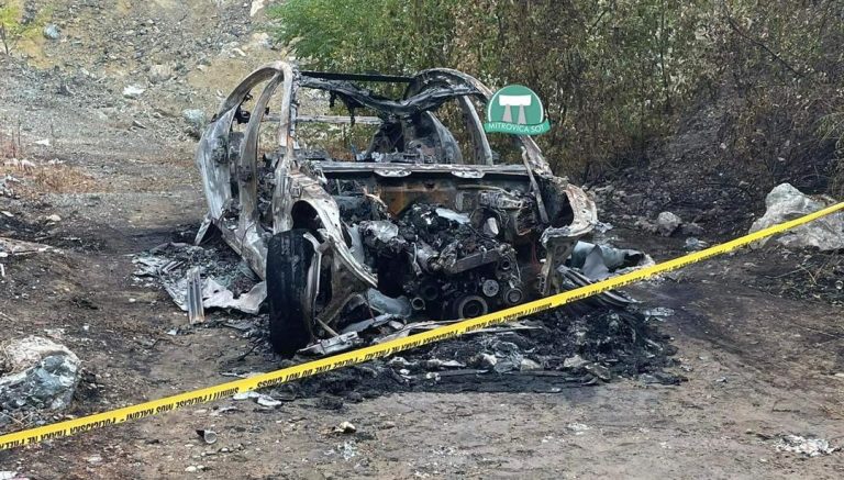 Nis ekzaminimi i veturës që u gjet e djegur në Vinarc, deklarohet Policia