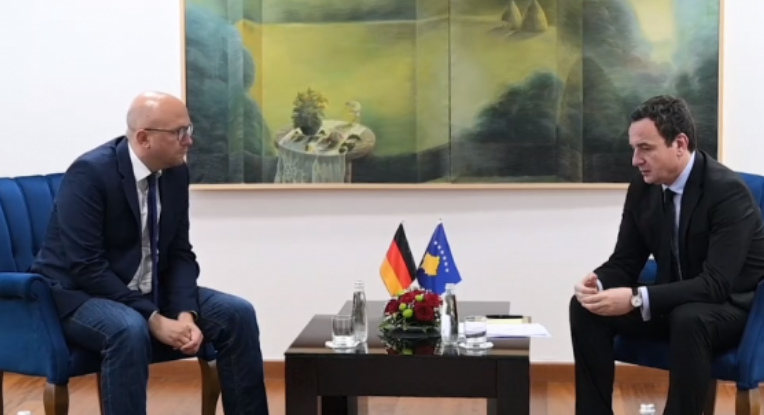 Çfarë u dëgjua Kurti duke i thënë Emisarit gjerman në takim