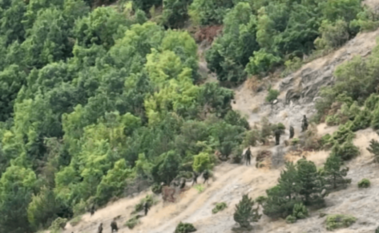 Policia gjen arsenal armësh afër Banjskës, në zonën që shfrytëzuan terroristët serbë
