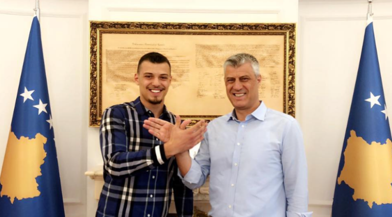 “Ky është çmimi i lirisë”, fjalët prekëse të Thaçit nga Haga, tregon se për çka e ka marrë malli në Kosovë: Endriti tani u bë burrë