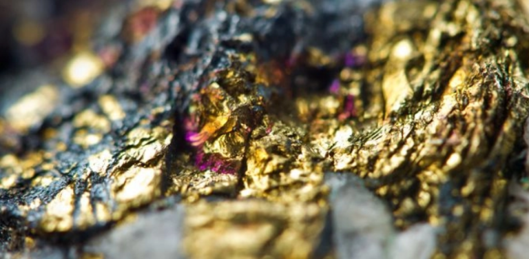 Fshati i Kosovës “pozitiv” me miliona euro ari nëntokë