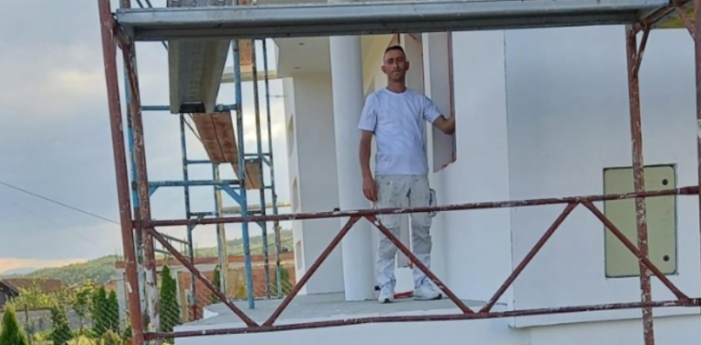 E provoi dhe pas një viti punë e la Gjermaninë dhe u kthye në vendlindje