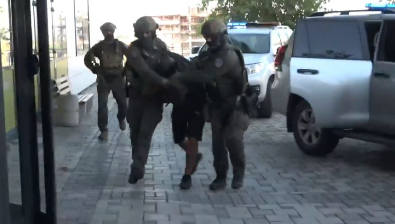Të arrestuarit pjesë e grupit terrorist që morën pjesë në sulmin e Banjskës, dalin para gjykatës