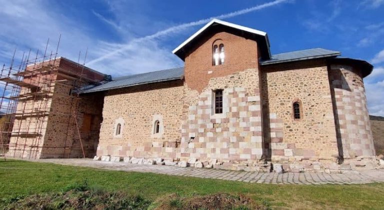 Dyshohet për të plagosur në Manastir, raportohet se brenda tij janë rreth 30 persona