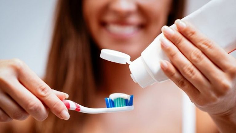 6 gabimet që bëni në kujdesin e shëndetit të dhëmbëve