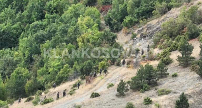 Momenti kur sulmuesit serbë ikin maleve nga autoritetet e Kosovës