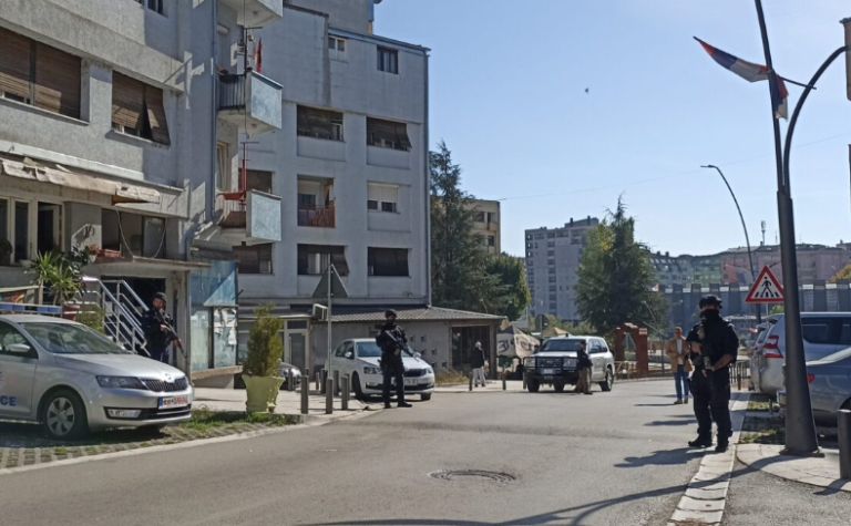 Aksioni i Policisë të Kosovës në veri: Gjenden armë te “Tre Rrokaqiejt”