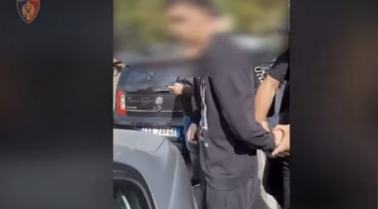 Kapet në flagrancë në Tiranë 20-vjeçari nga Prishtina, po transportonte armë