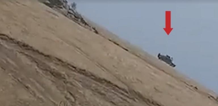 Xhandarmëria serbe shihet duke patrulluar në zonën neutrale të kufirit- zona nga Istogu