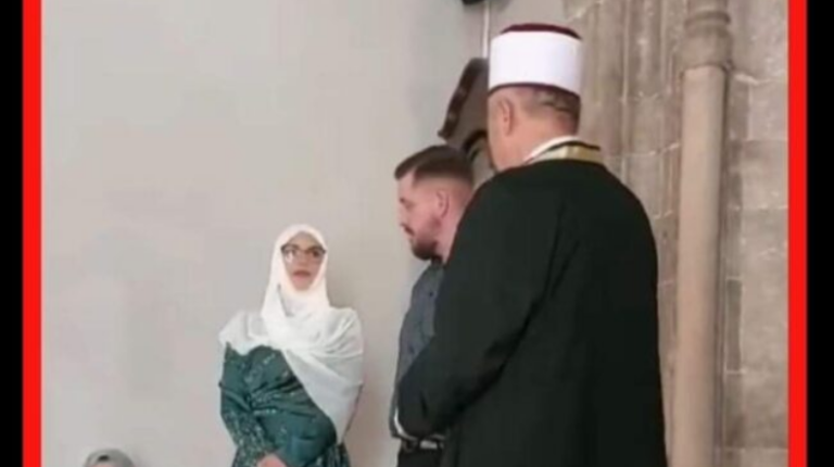 Shtetasja gjermane konvertohet në fenë islame në Xhami