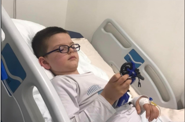 Ky djalë 5-vjeçar ka nevojë për ndihmë, vuan nga një sëmundje e rëndë – i duhen 126 mijë euro