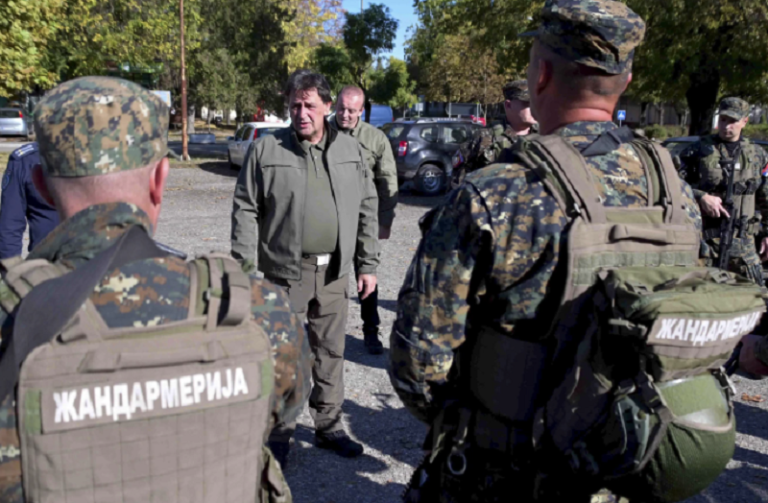 Serbia i arreston dy kosovarë në kufi me Hungarinë, ‘bën filma’ duke i dërguar qindra policë atje