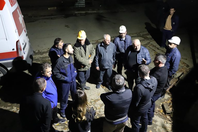 Deputetët e AAK-së vizitojnë minatorët: Gjendja e tyre alarmante, qeveria të veprojë urgjentisht
