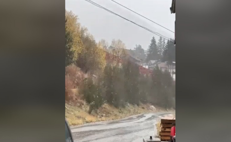 Bie bora e parë në Kosovë