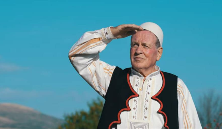 Rifat Berisha publikon këngën emocionuese për Heronjtë Enver Zymerin e Afrim Bunjakun