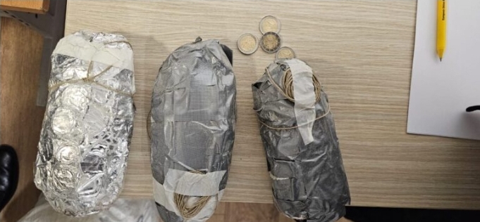 Shpërndarja e madhe e 2 euroshit fals në vend – arrestohen gjashtë persona