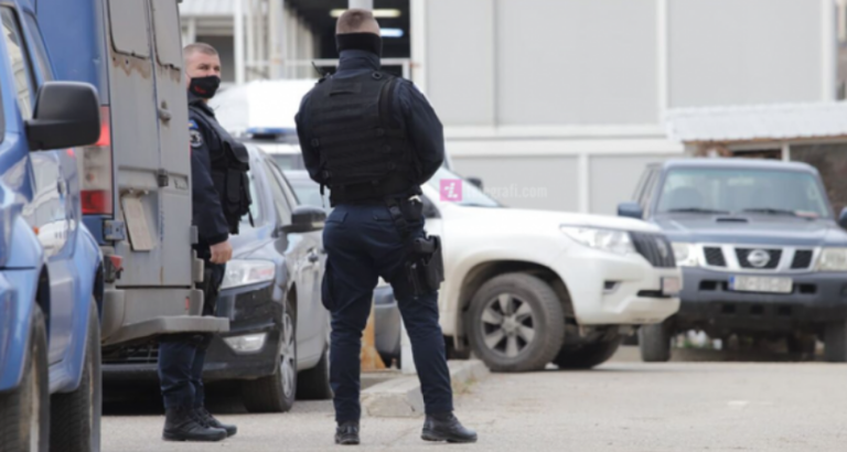 “Korrupsion, marrje ryshfeti dhe shpërdorim të detyrës zyrtare”, Prokuroria Speciale jep detaje rreth bastisjeve në veri