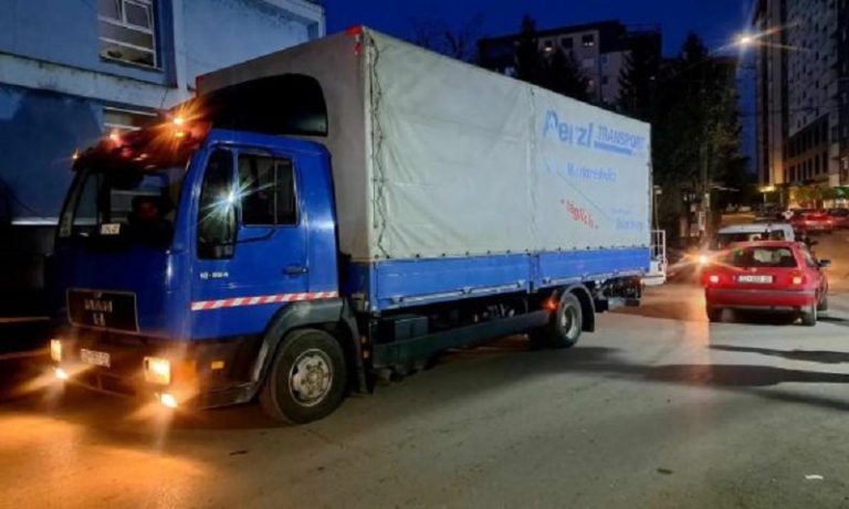 Kamioni i parë nga Serbia me barna arrin në veri të Mitrovicës