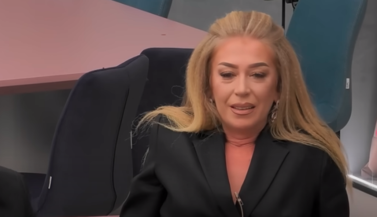 Monika zbulon arsyet që e afruan atë me fenë islame