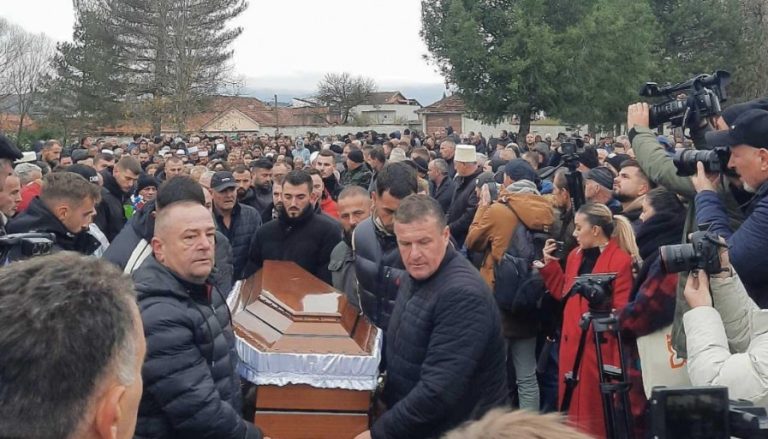 Rivarroset trupi i Liridona Ademajt në fshatin e lindjes së saj