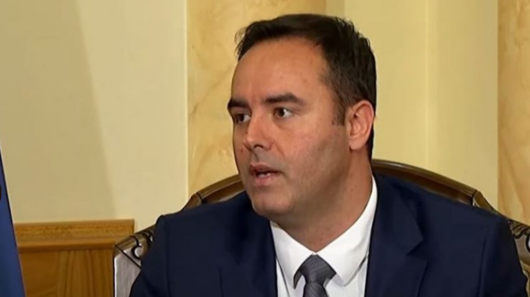 Konjufca tash flet kundër bashkimit me Shqipërinë: Paradoksale me i zhdukë dy shtete e me e bë një