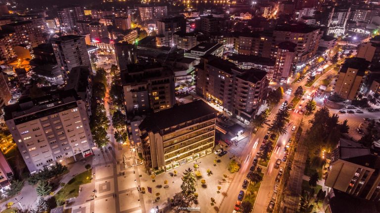 Aksion në Mitrovicë, arrestohet një person dhe sekuestrohen 80 doza me kokainë, para e armë