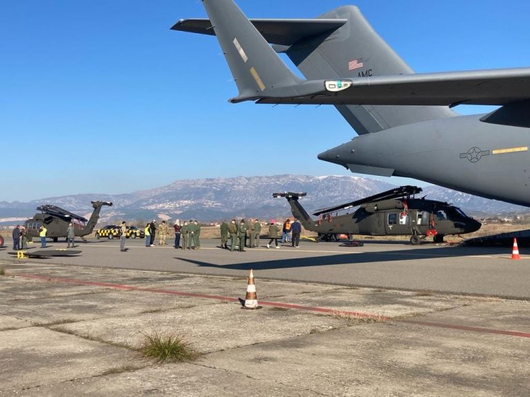 Ushtria e Shqipërisë bëhet me helikopterë “BlackHawk”