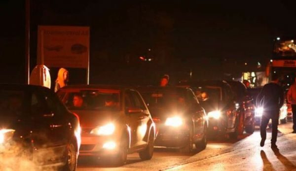 Kolona të gjata në pikat kufitare, deri në 6 orë pritje në Merdarë për të dalë nga Kosova