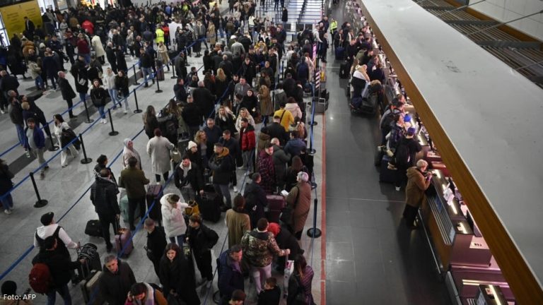 Ndodh edhe kjo: Kosovari tenton të shkojë në Gjermani me dhjetëra fishkë në valixhe, e kthejnë në aeroport