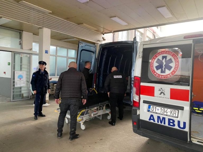 Rrahje brutale: Dy të mitur e gjakosin bashkëmoshatarin, viktima pëson lëndime të rënda