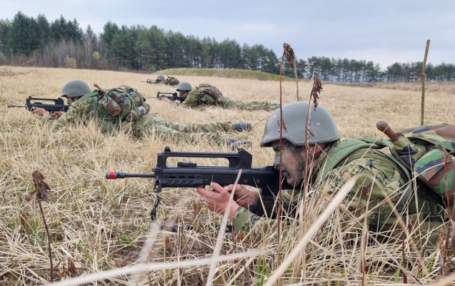 Mediat kroate: Kroacia rindërton kazermën e re afër kufirit me Serbinë, arrijnë automjetet amerikane “Bradley”