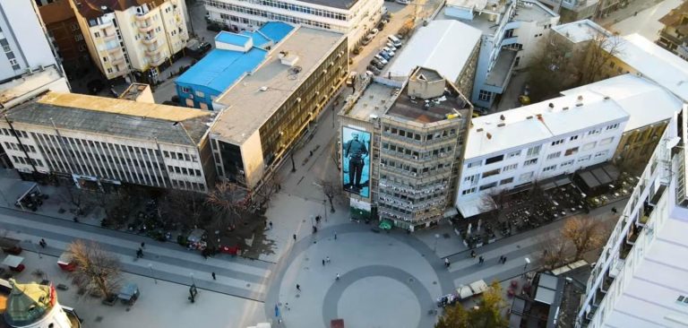 Persona të maskuar nën kërcënimin e armës plaçkisin mitrovicasin