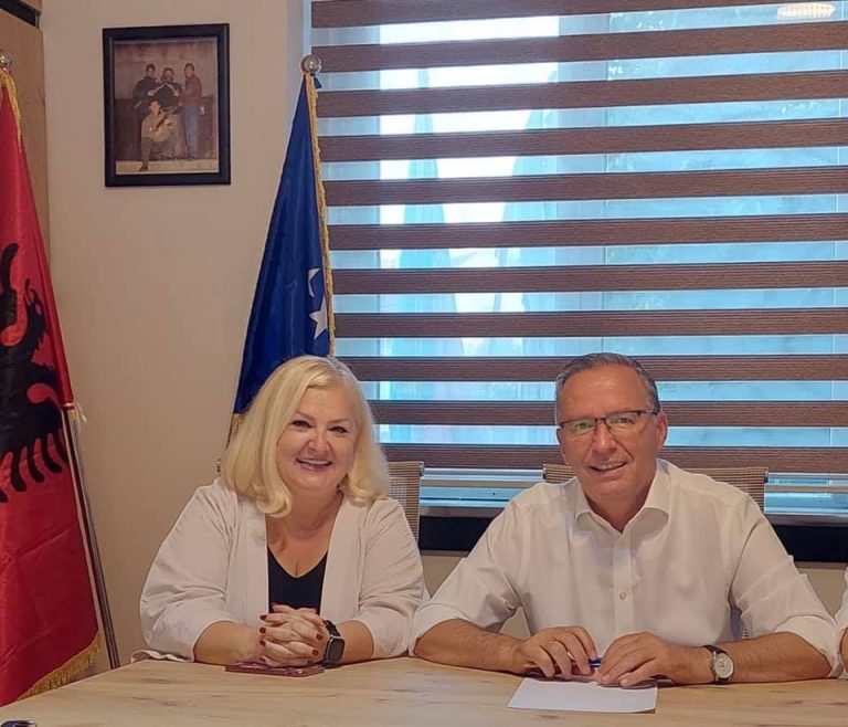 Jep dorëheqje drejtoresha e Kulturës, Rinisë dhe Sportit në Mitrovicë, Valdete Idrizi