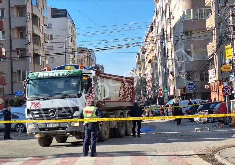 Kamioni godet për vdekje një person në Fushë-Kosovë