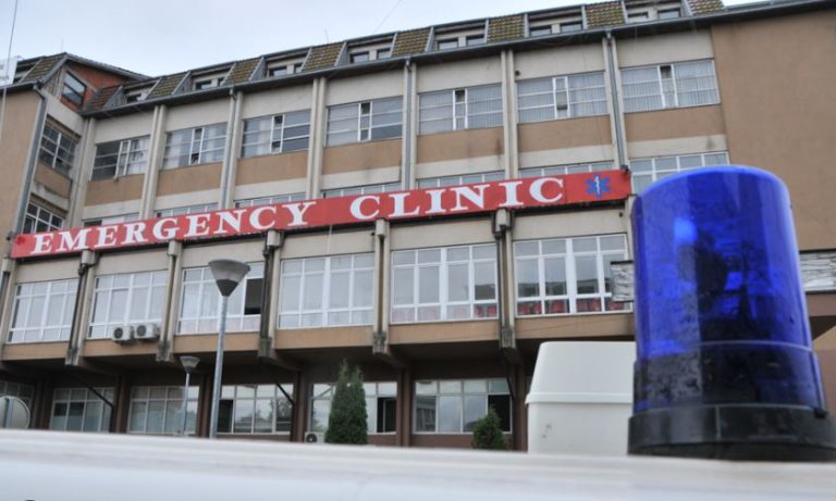 E rëndë: Gruaja dyshohet se piu acid, vdes në spital