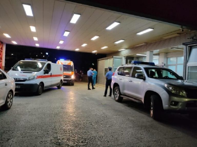 E rëndë: 15-vjeçarja tenton t’i japë fund jetës së saj, dërgohet me urgjencë në QKUK