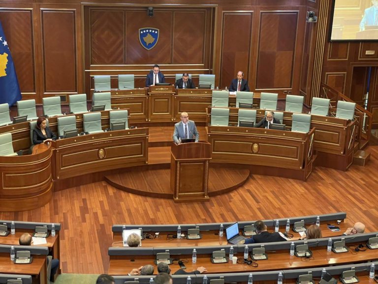 Haxhiu: Kurti duhet të japë llogari për degradimin e shëndetësisë, për skandale e hajni